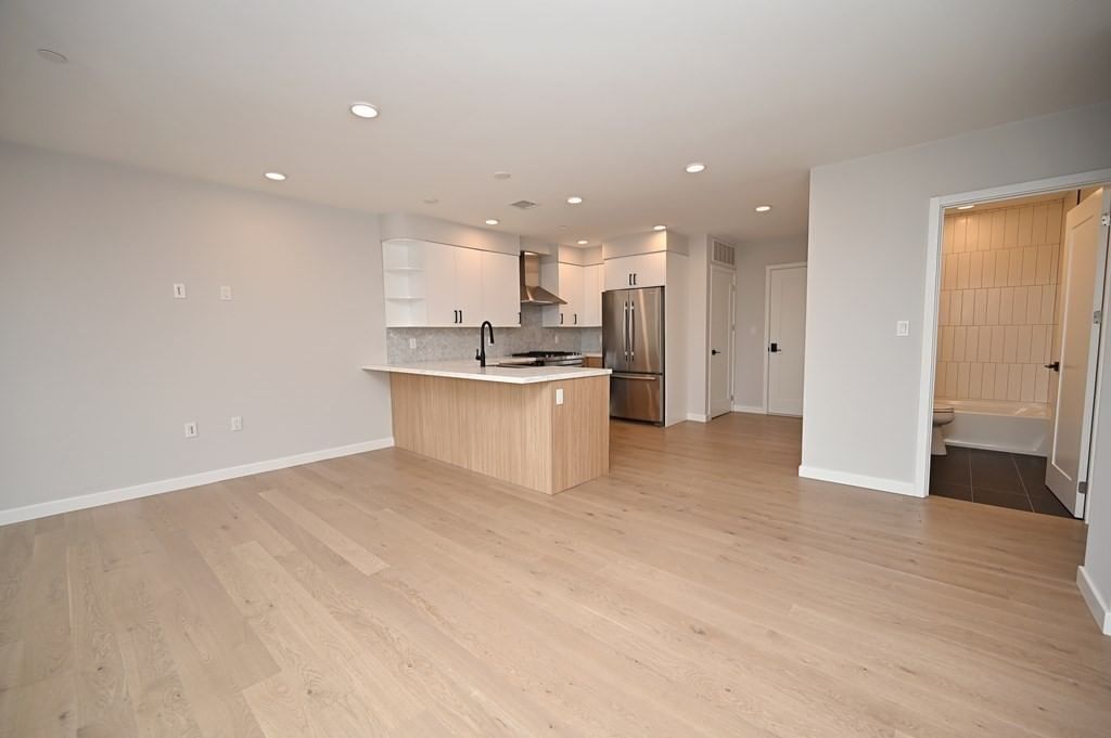 457 West Broadway #303 Boston — Photo 4 of 13