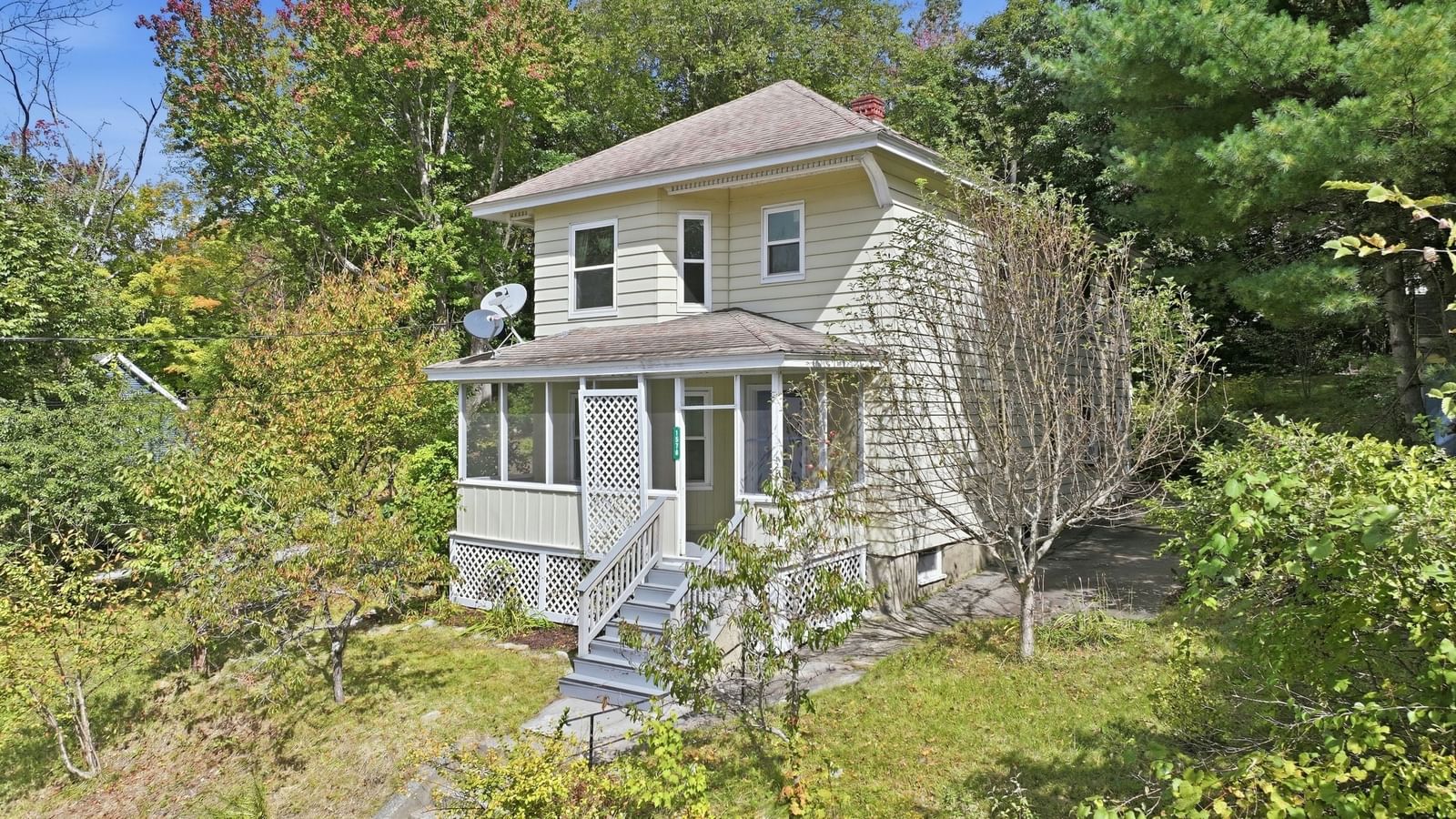 1576 Main St Holden — Photo 2 of 33