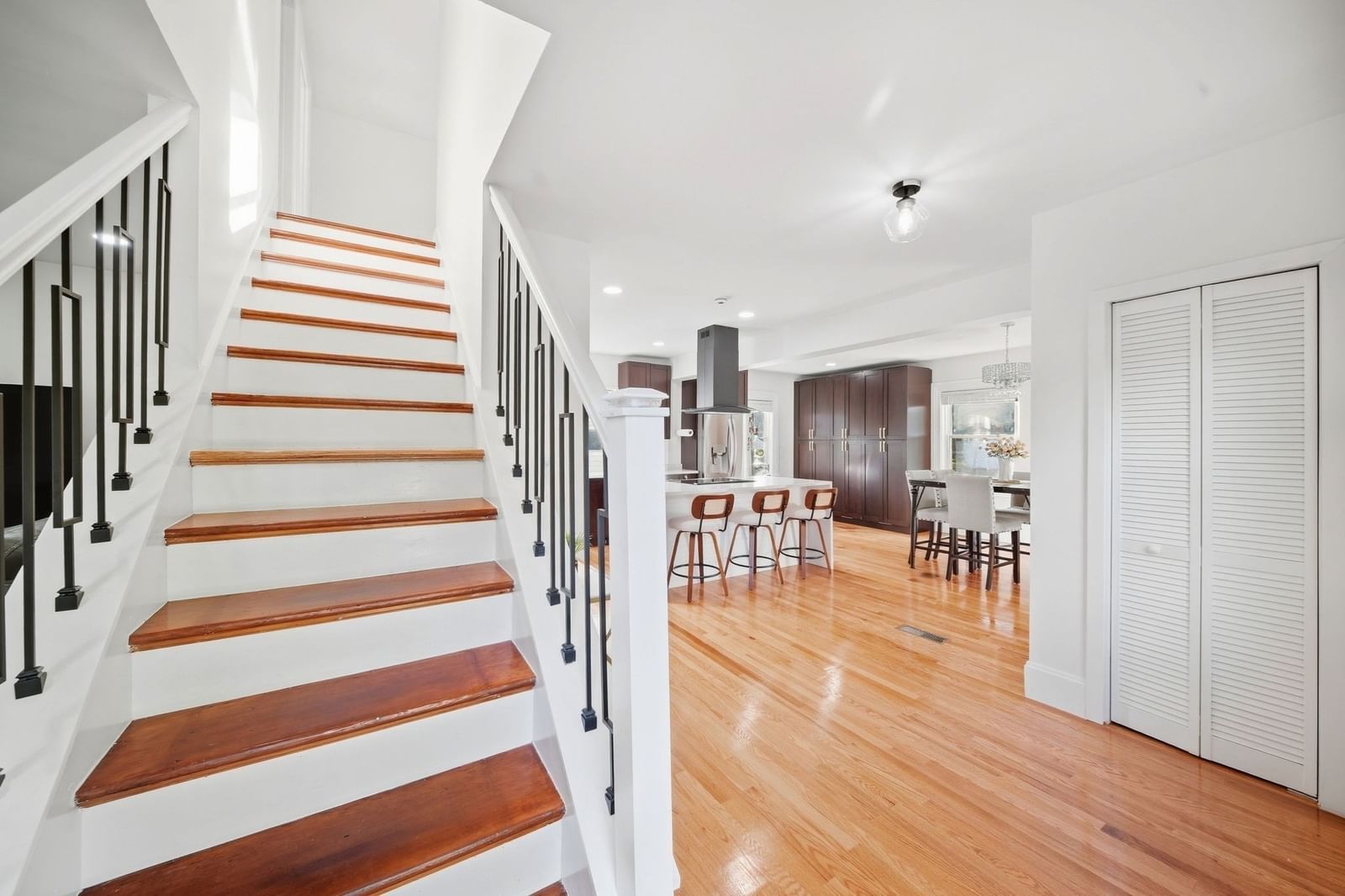856 Newport Ave Attleboro — Photo 3 of 35