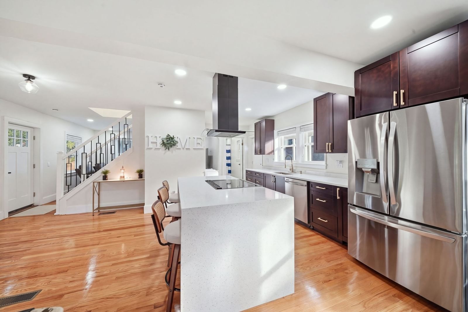 856 Newport Ave Attleboro — Photo 9 of 35