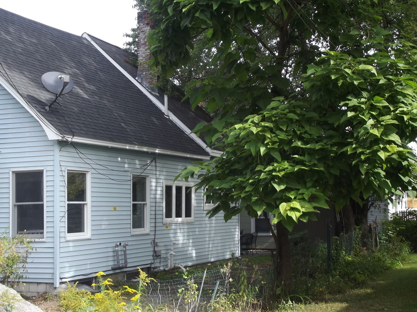 27 Elizabeth St Lunenburg — Photo 2 of 24