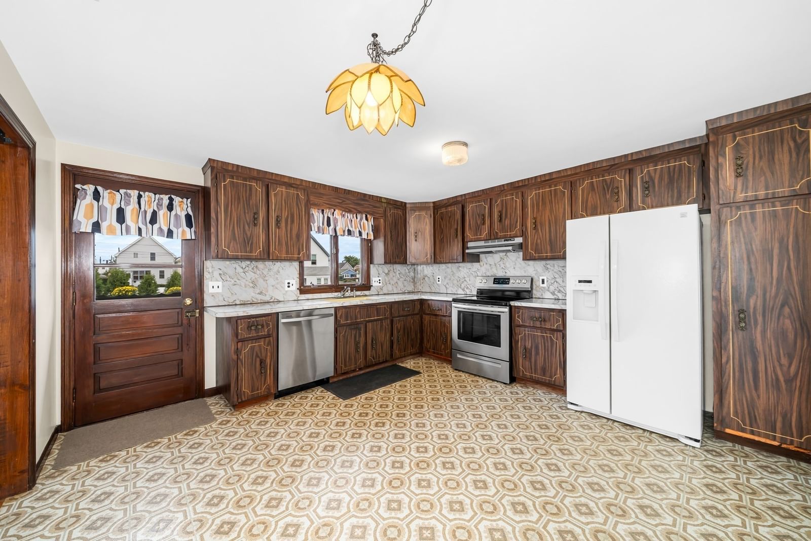 32 Robert Rd Revere — Photo 14 of 40