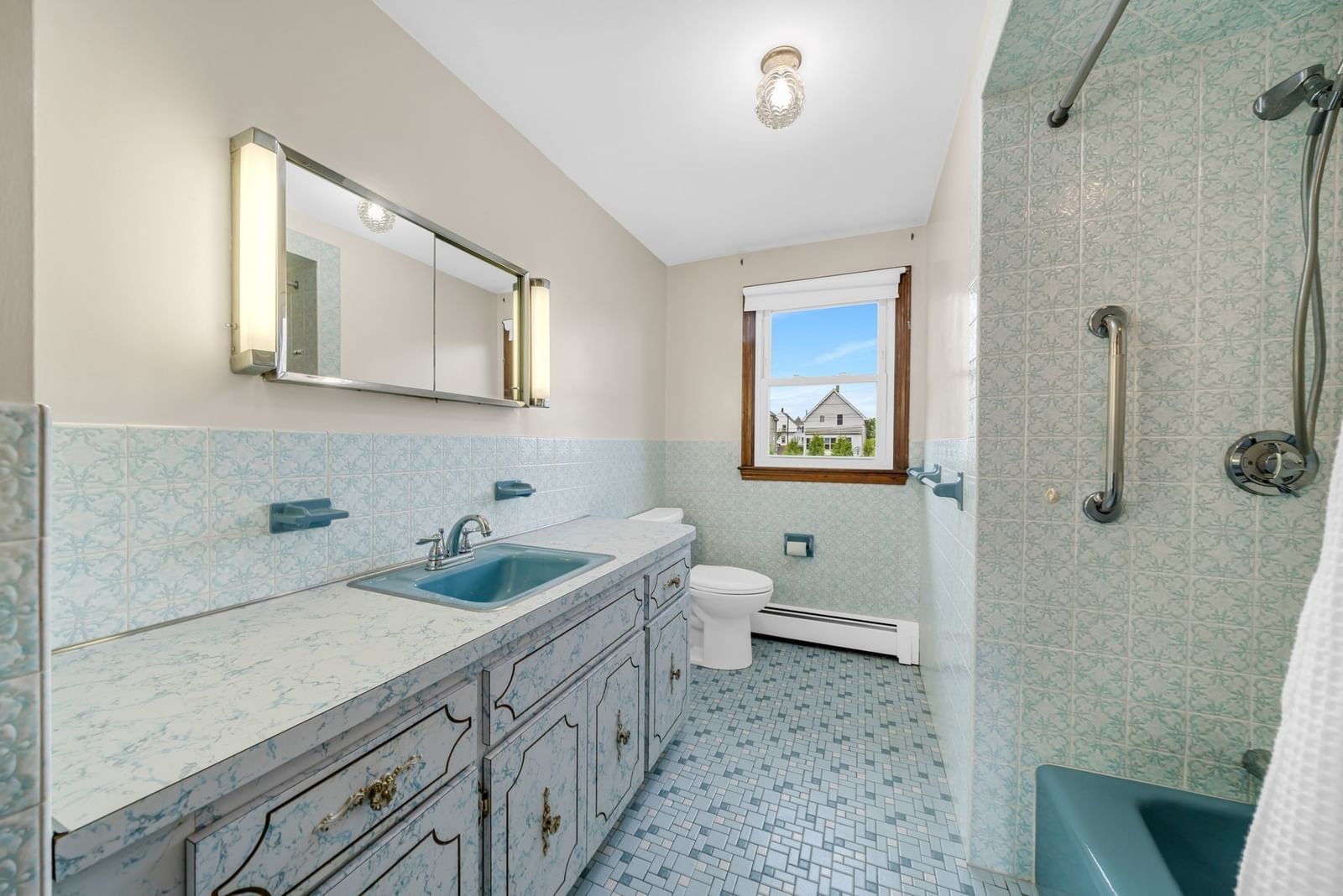 32 Robert Rd Revere — Photo 18 of 40