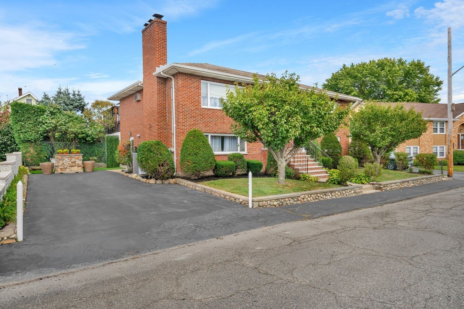 32 Robert Rd Revere — Photo 2 of 40