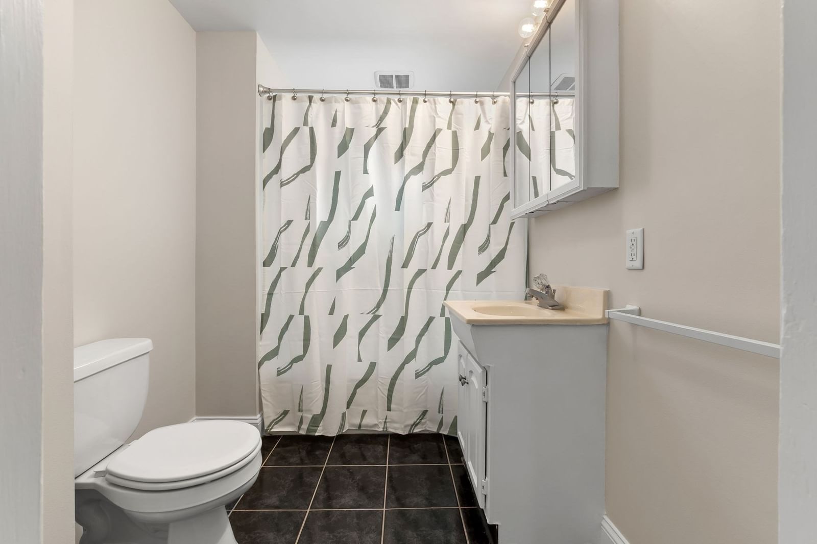 17-1/2 Pierce Ave. #17-1/2 Beverly — Photo 16 of 25