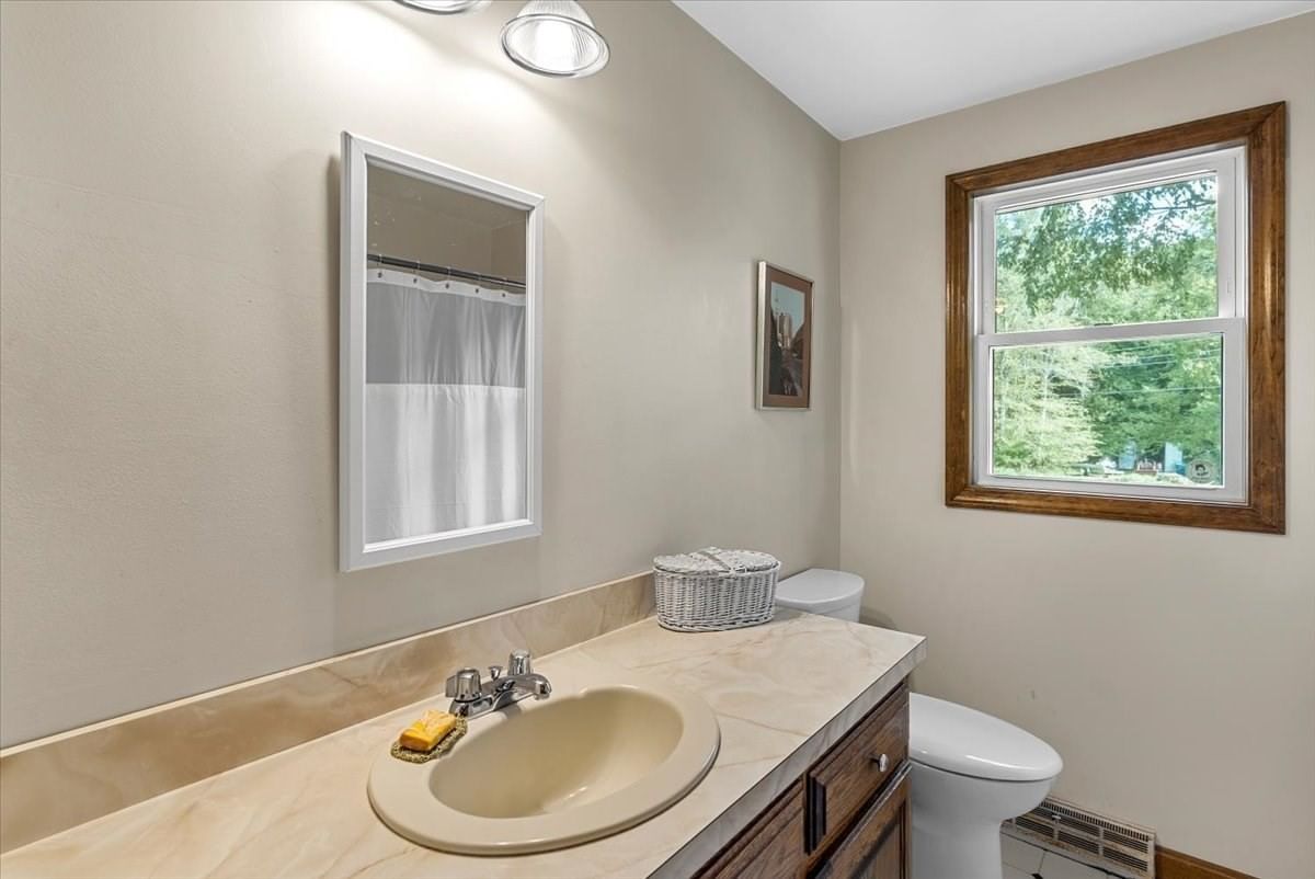 499 Harvard St East Bridgewater — Photo 16 of 41