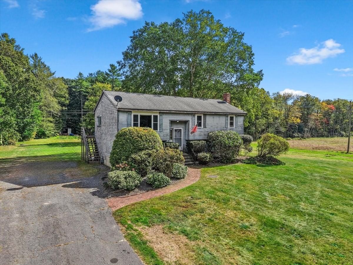 499 Harvard St East Bridgewater — Photo 2 of 41