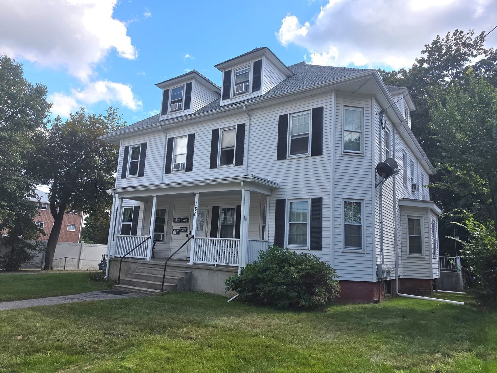 186 County St Attleboro — Photo 2 of 27
