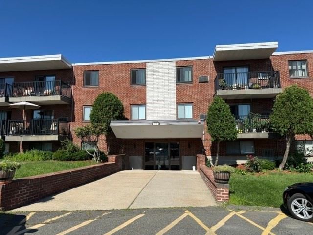 100 Governors Drive #2 Winthrop — Photo 2 of 15