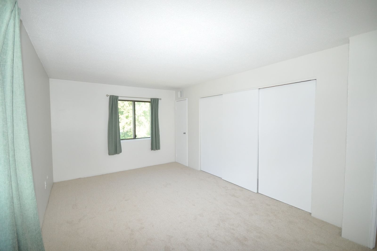 49 Village Brook Lane #6 Natick — Photo 19 of 32