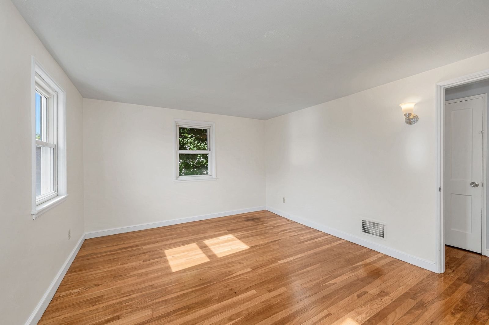 15 Regent Rd Malden — Photo 14 of 30