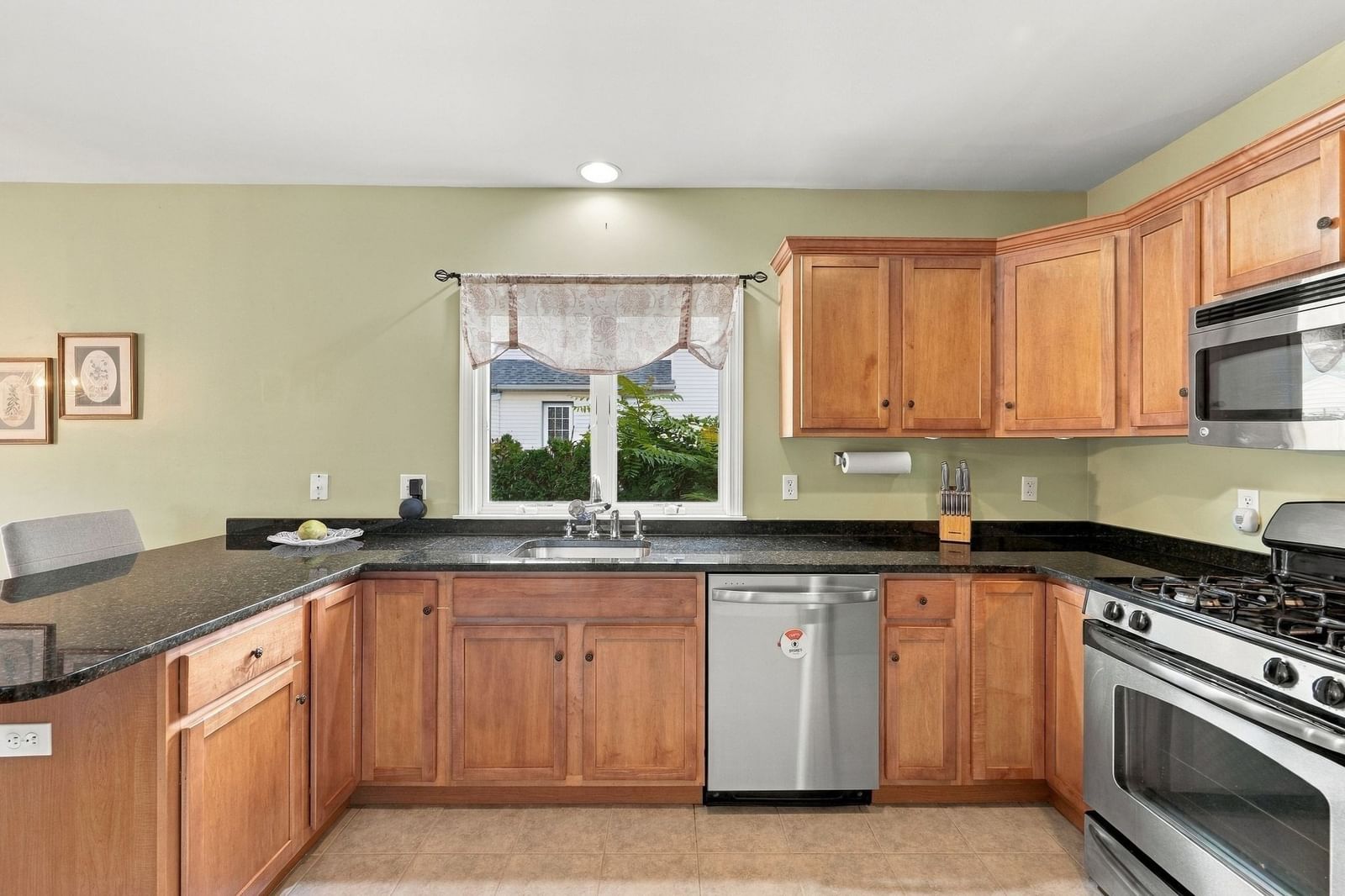 117 Ingell St #B Taunton — Photo 10 of 40