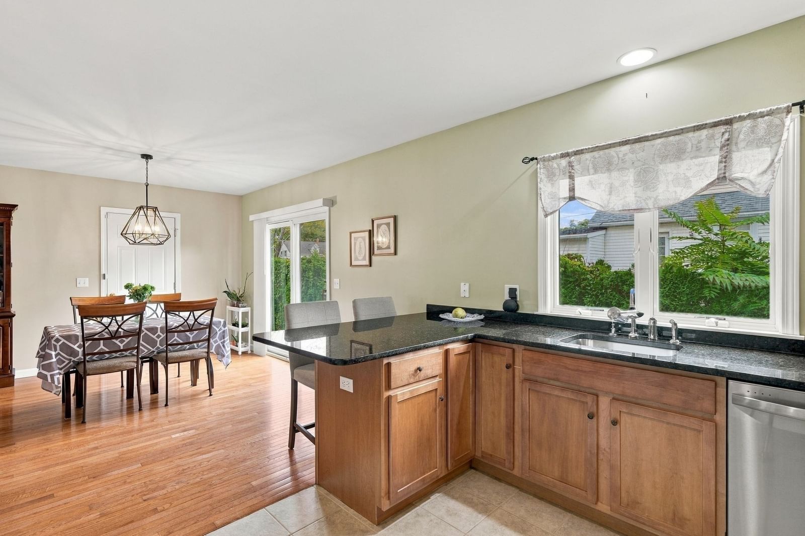 117 Ingell St #B Taunton — Photo 13 of 40