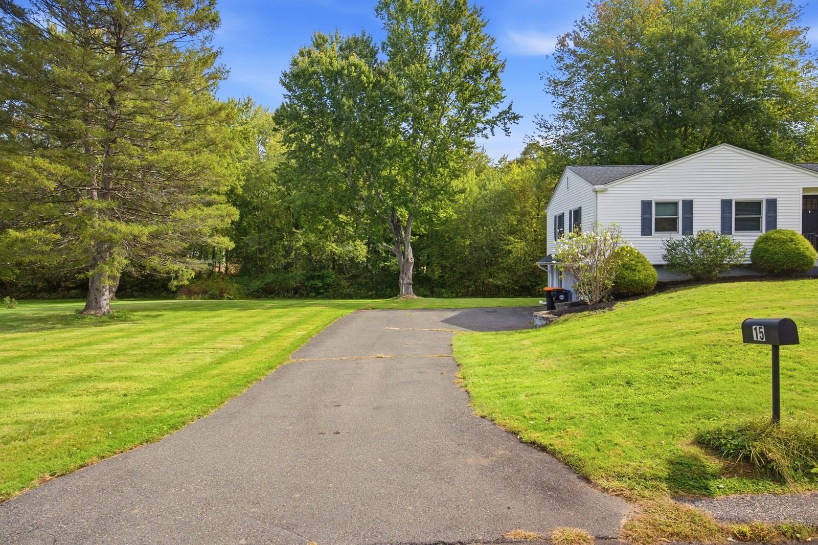 15 Edison Dr South Hadley — Photo 4 of 42