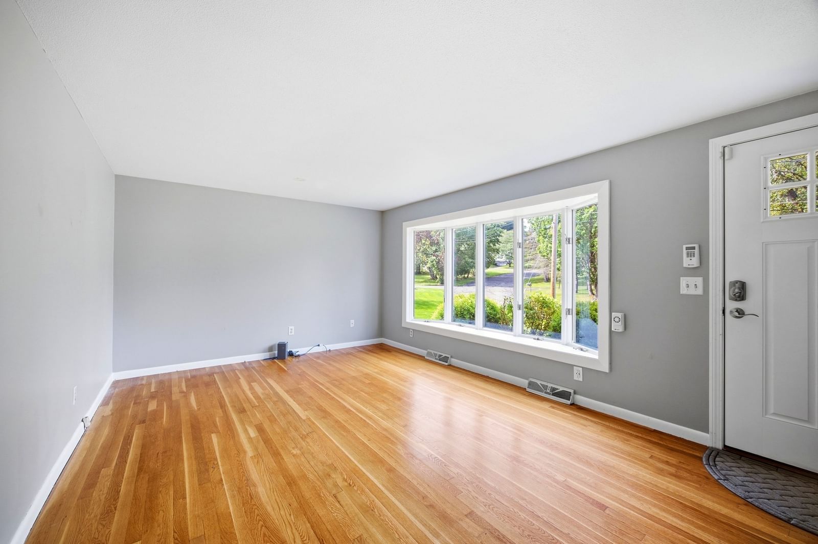 15 Edison Dr South Hadley — Photo 9 of 42
