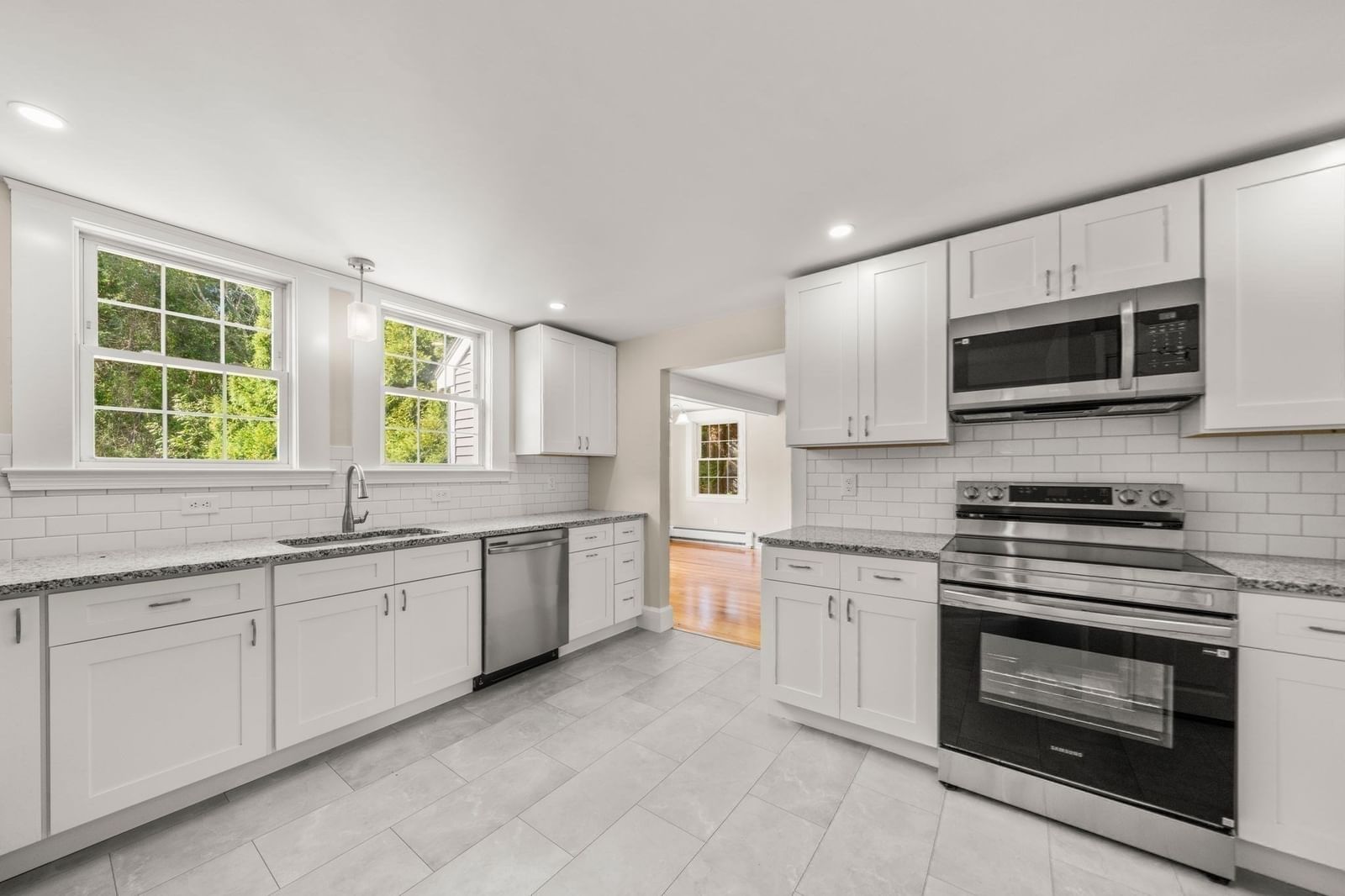 547 Turnpike St Easton — Photo 3 of 40
