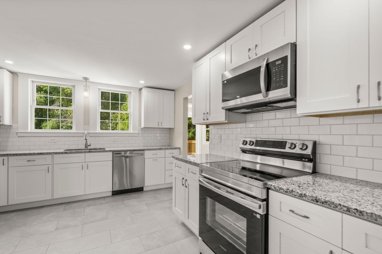 547 Turnpike St Easton — Photo 4 of 40