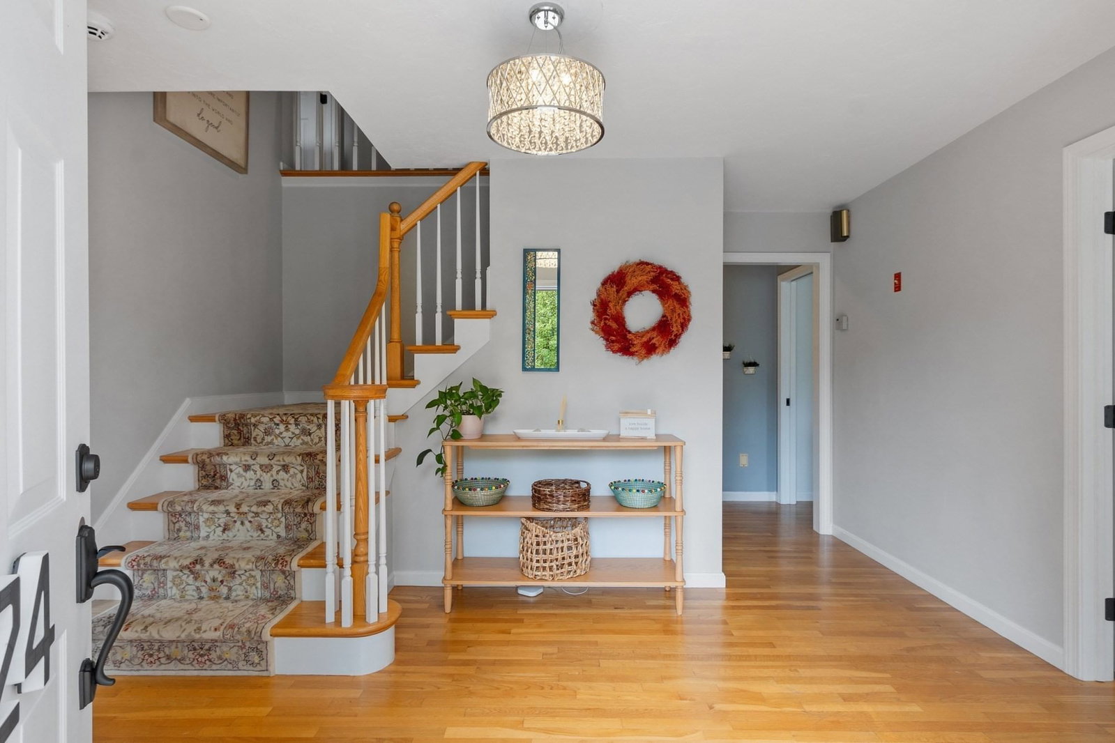 24 Darlene Dr Southborough — Photo 3 of 32