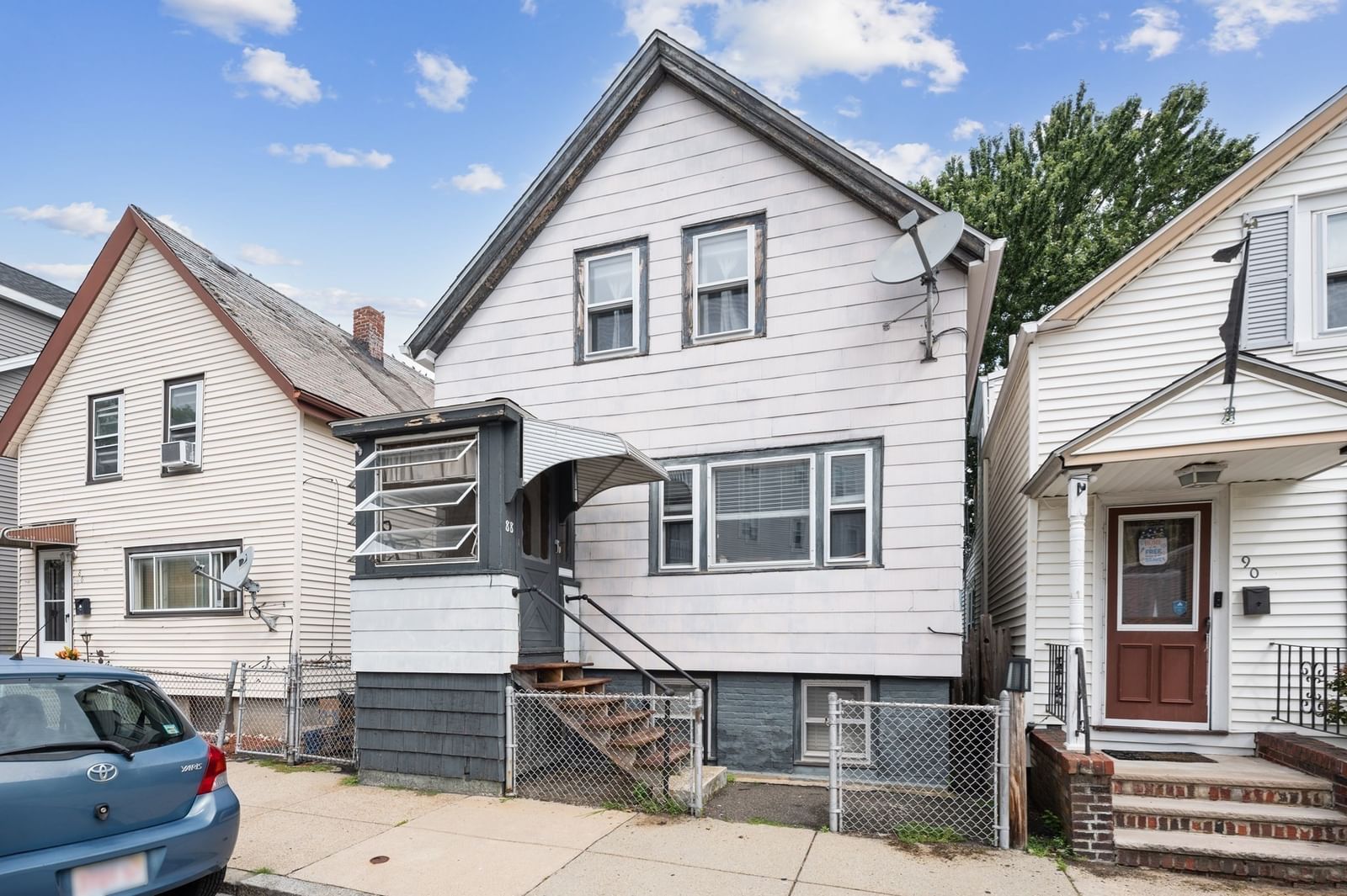 88 Wordsworth St Boston — Photo 2 of 19