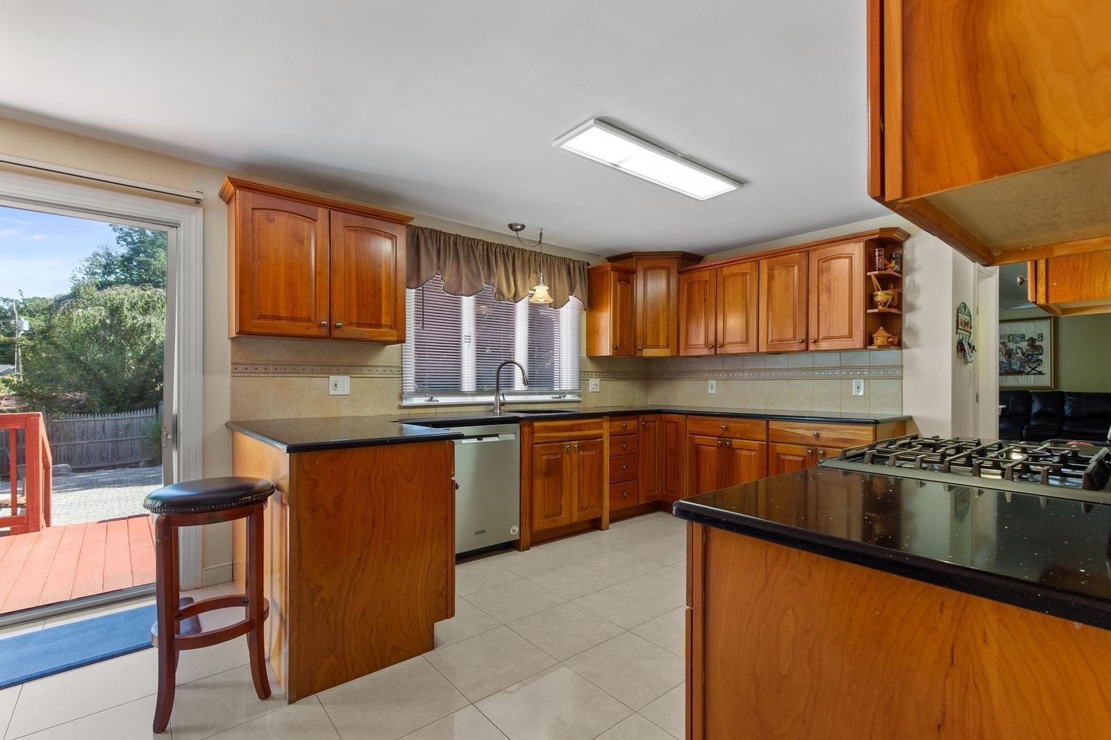 159 Braemoor Rd Brockton — Photo 3 of 30