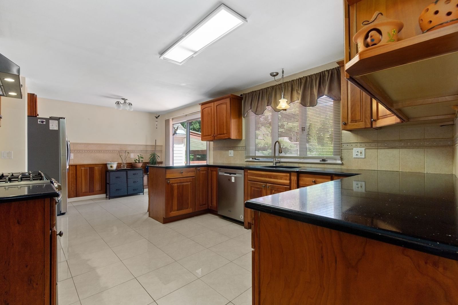 159 Braemoor Rd Brockton — Photo 5 of 30
