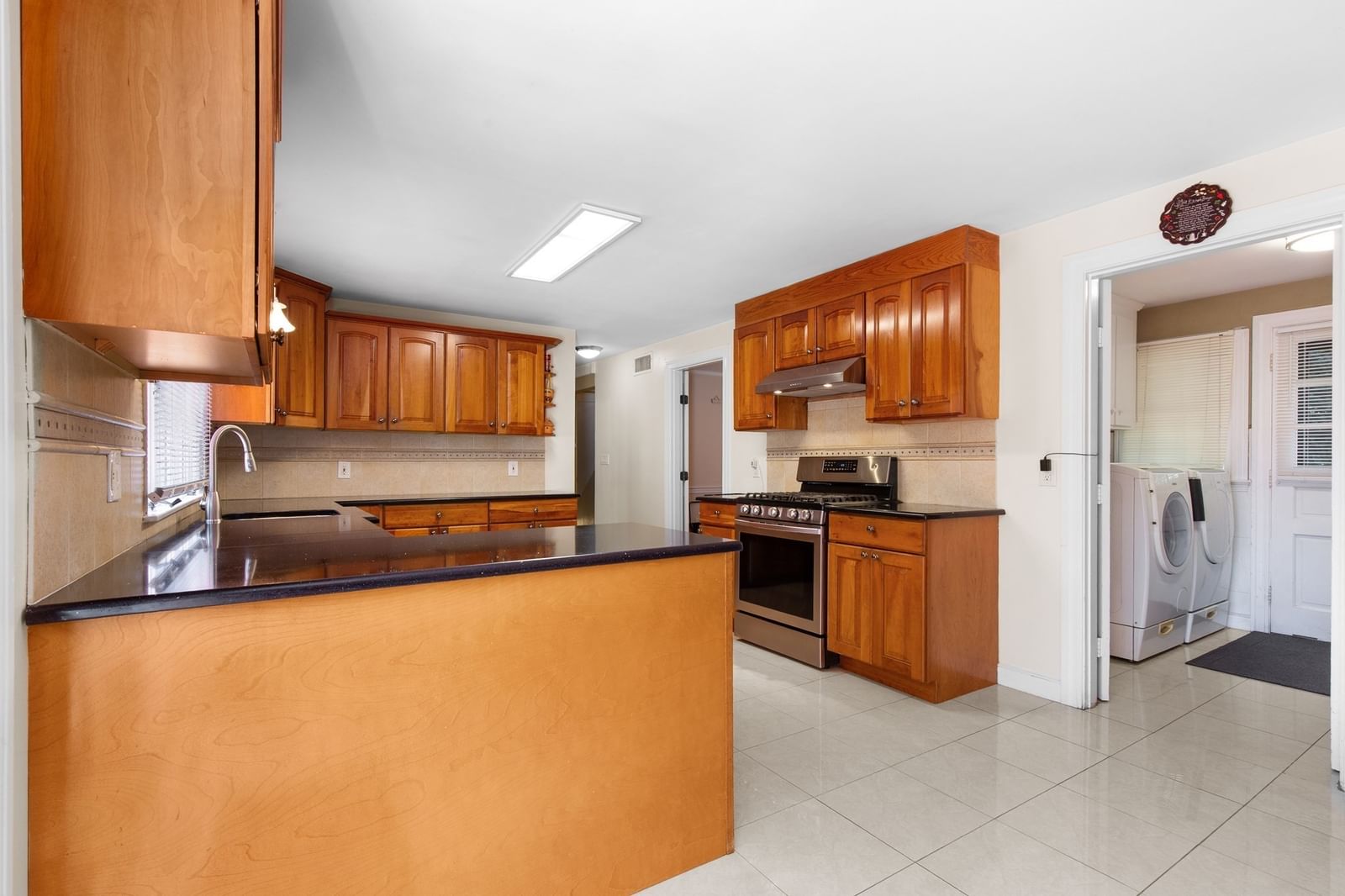 159 Braemoor Rd Brockton — Photo 6 of 30