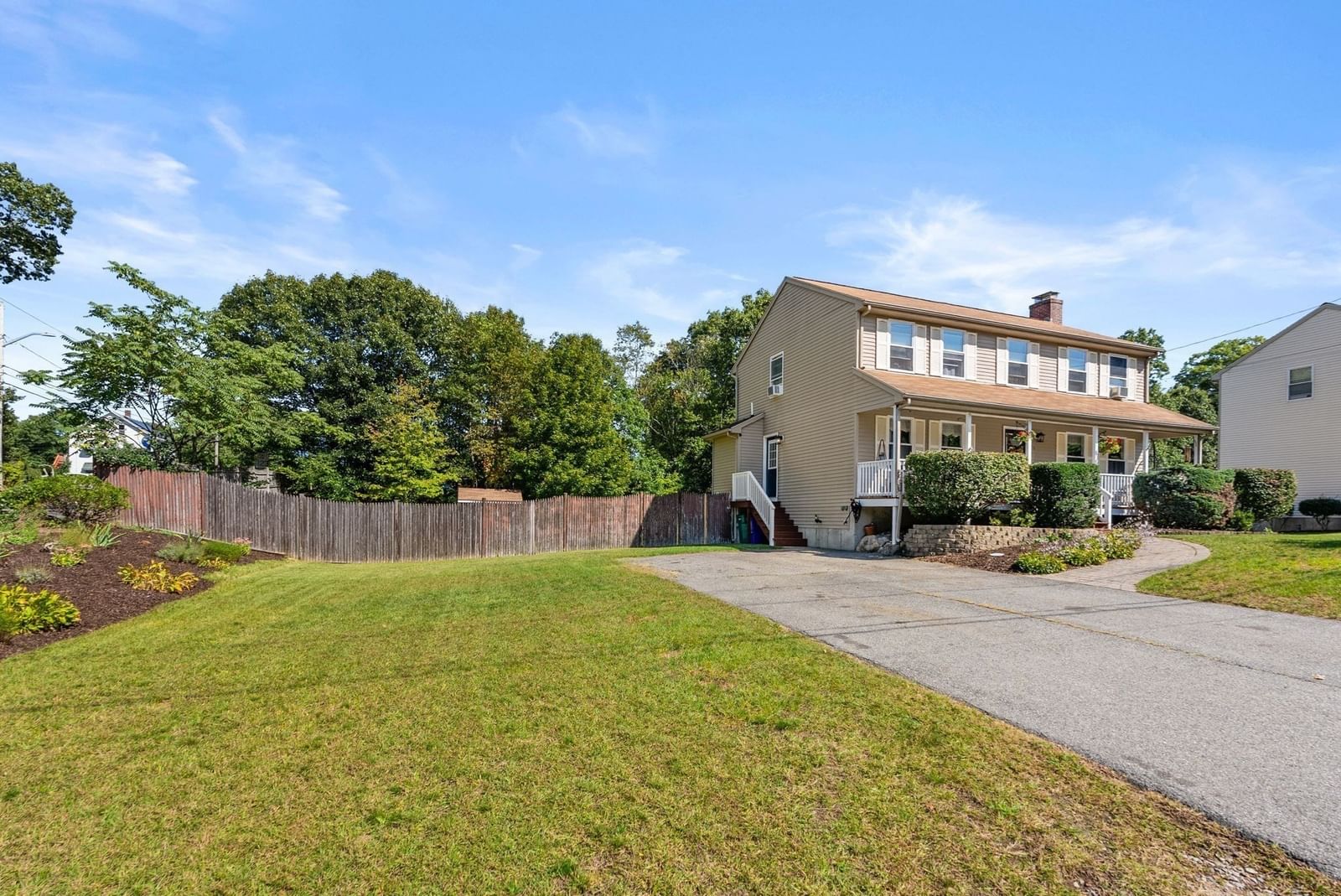 6 Cumberland St Attleboro — Photo 2 of 35