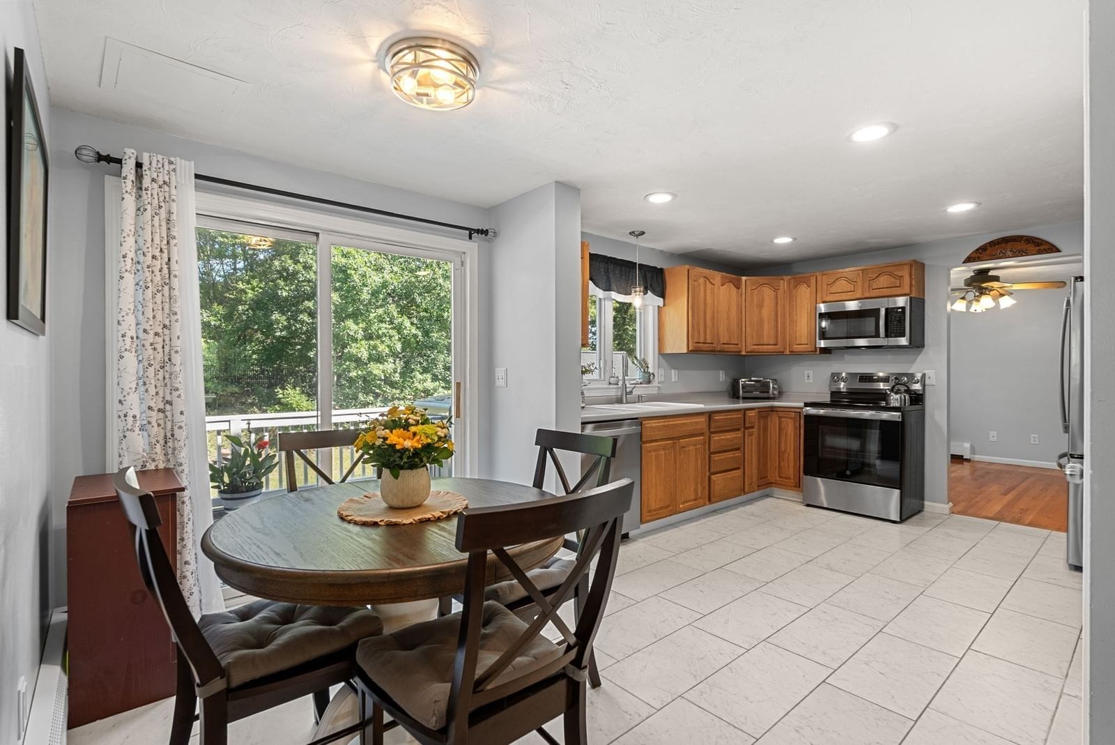 6 Cumberland St Attleboro — Photo 6 of 35