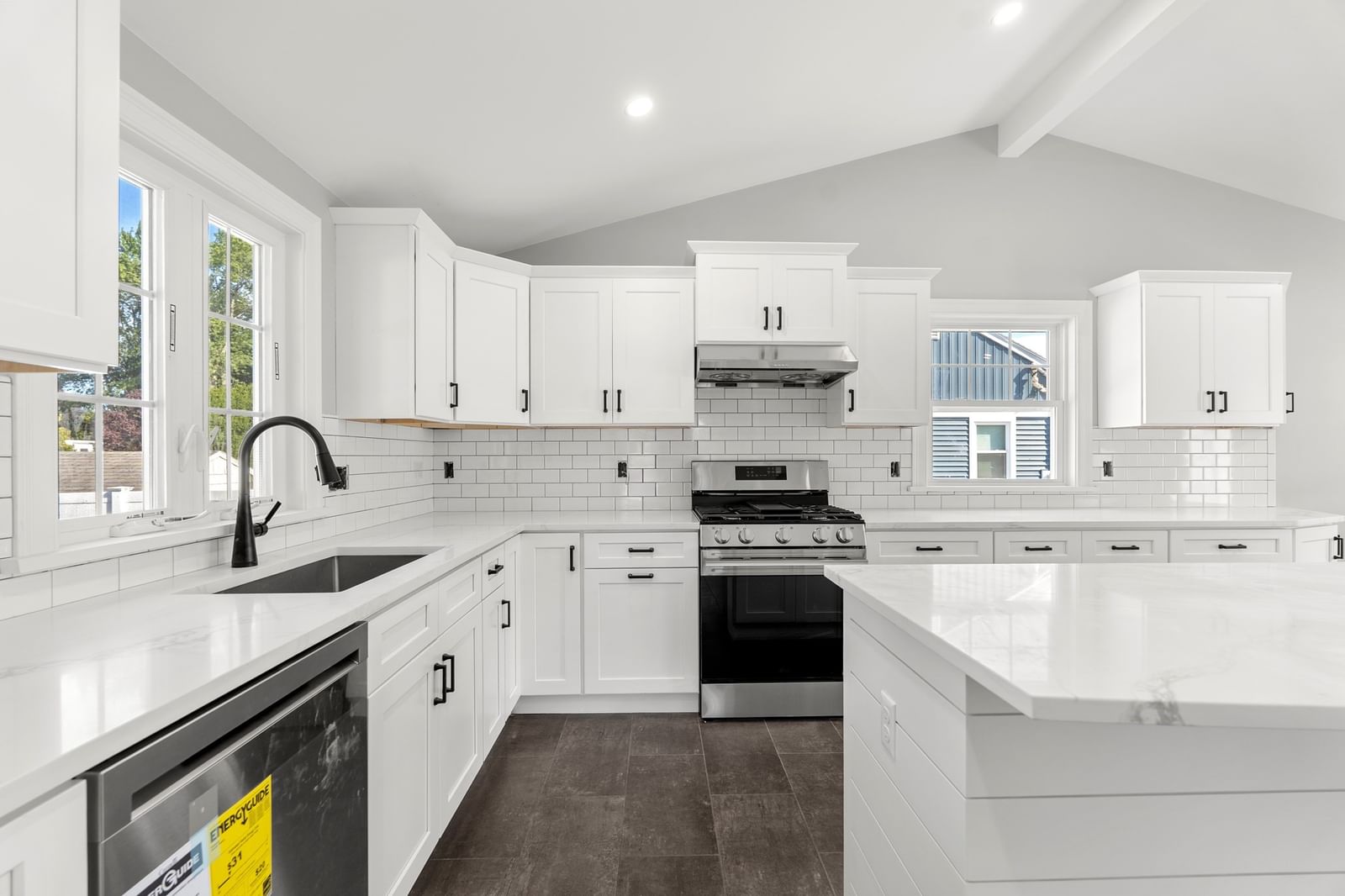 36 Macarthur Blvd Danvers — Photo 13 of 38