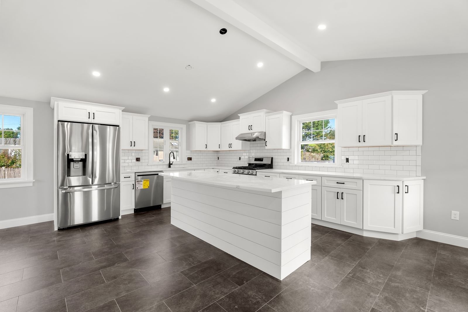 36 Macarthur Blvd Danvers — Photo 18 of 38