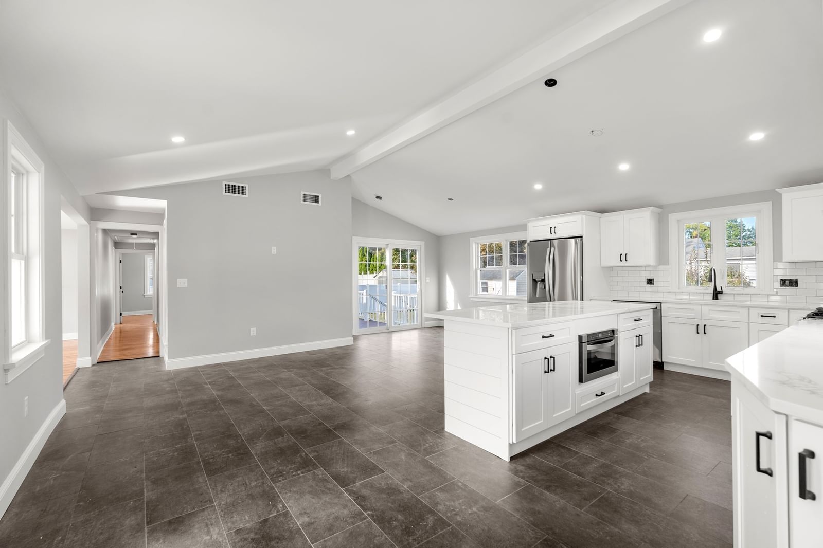 36 Macarthur Blvd Danvers — Photo 19 of 38