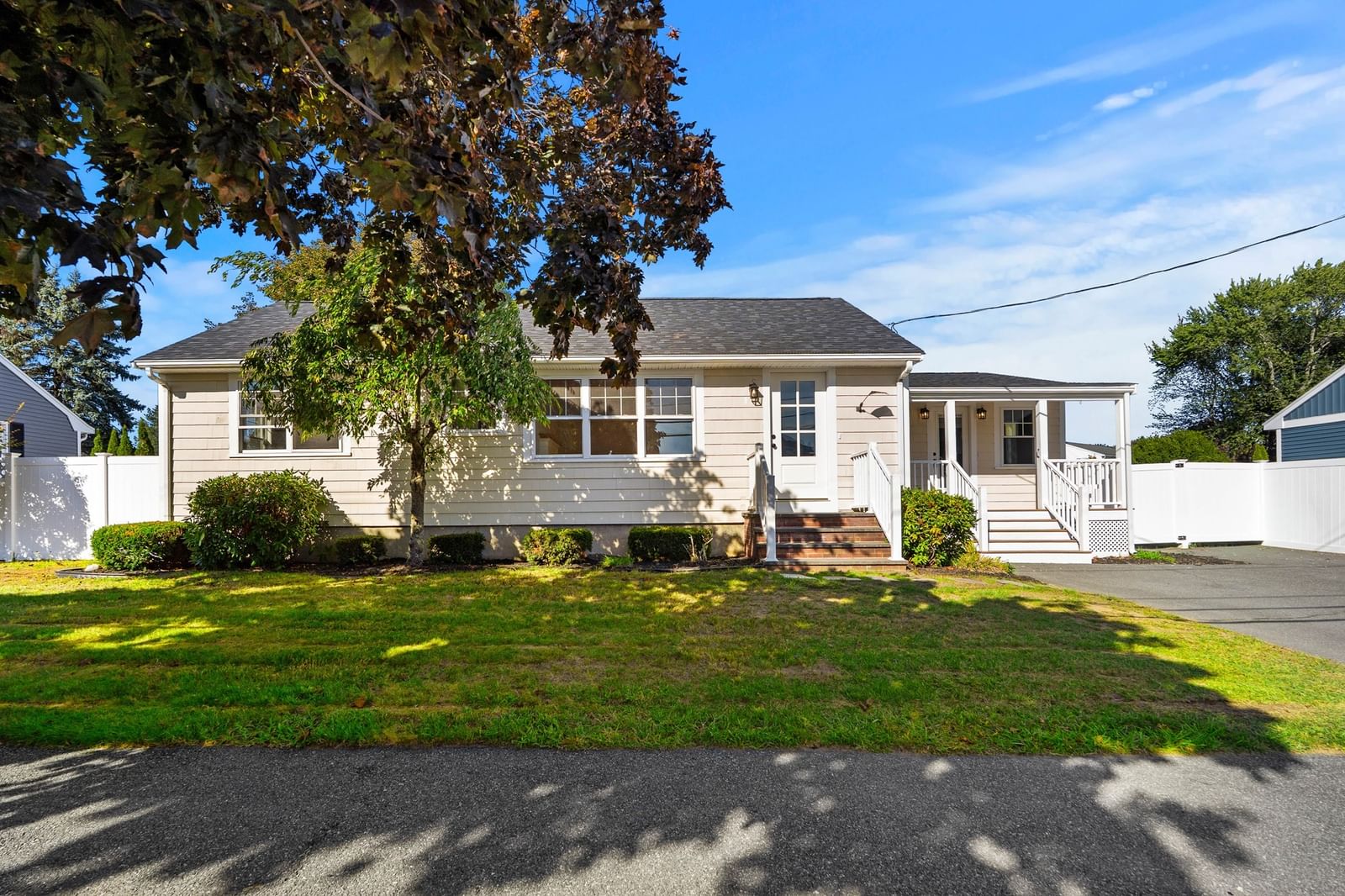 36 Macarthur Blvd Danvers — Photo 2 of 38