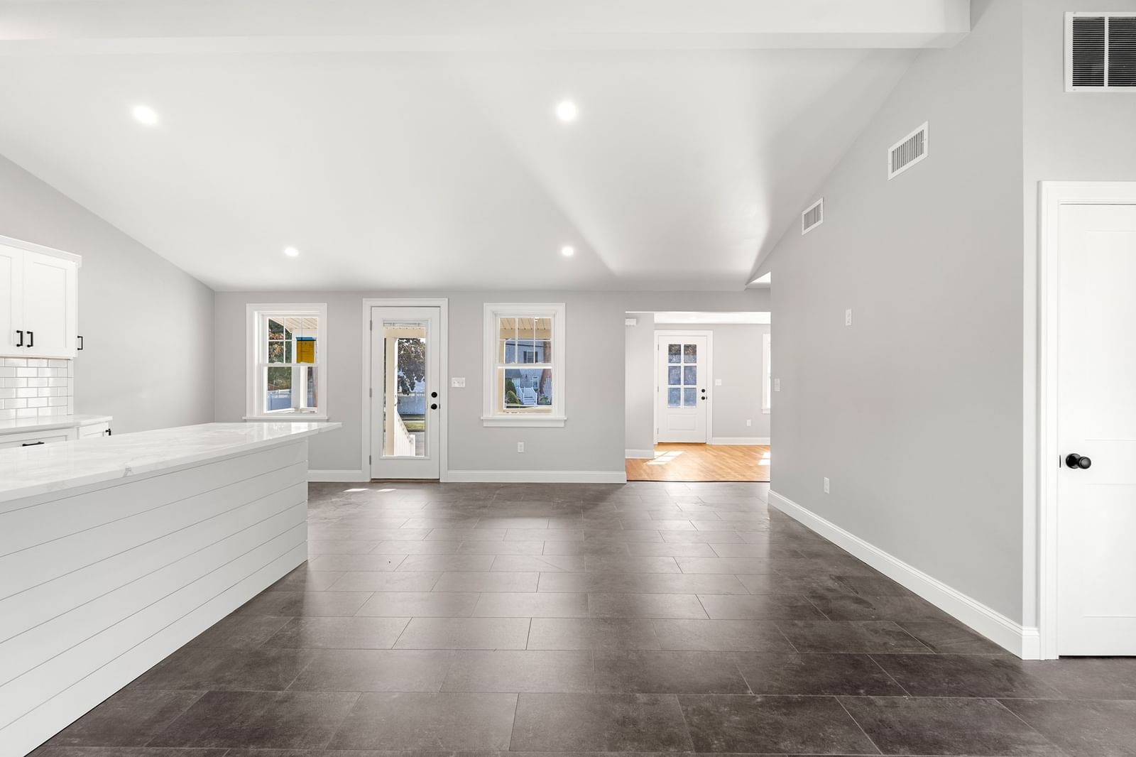 36 Macarthur Blvd Danvers — Photo 22 of 38