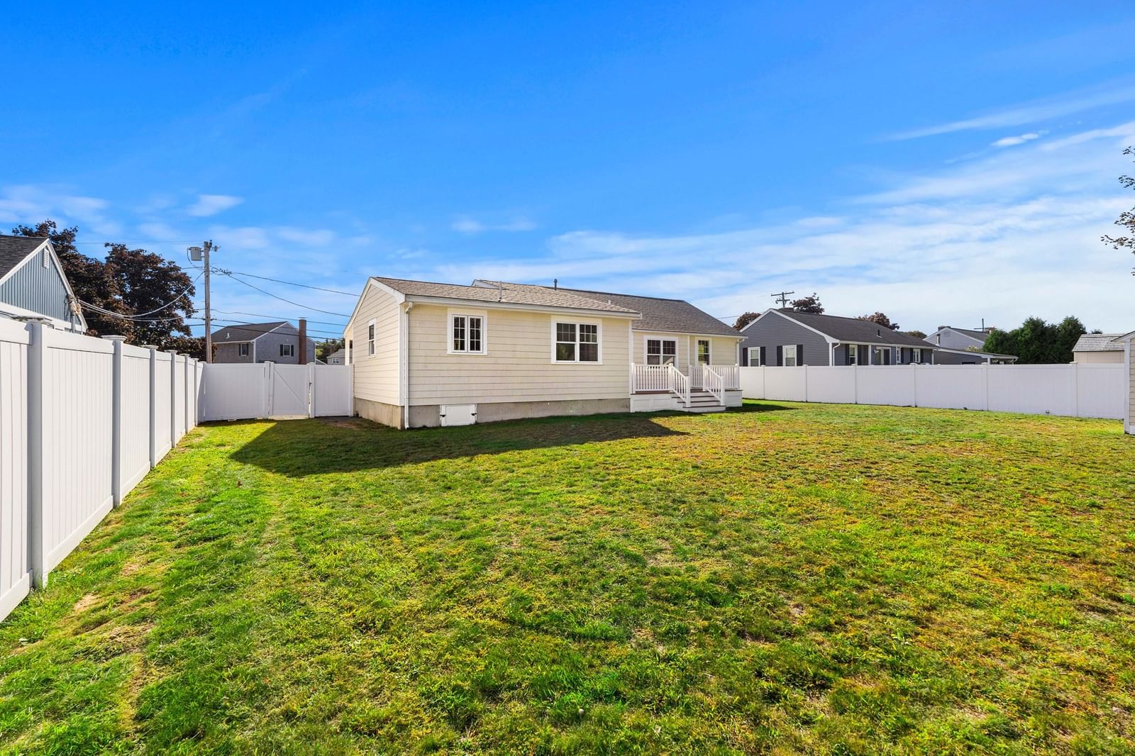 36 Macarthur Blvd Danvers — Photo 4 of 38