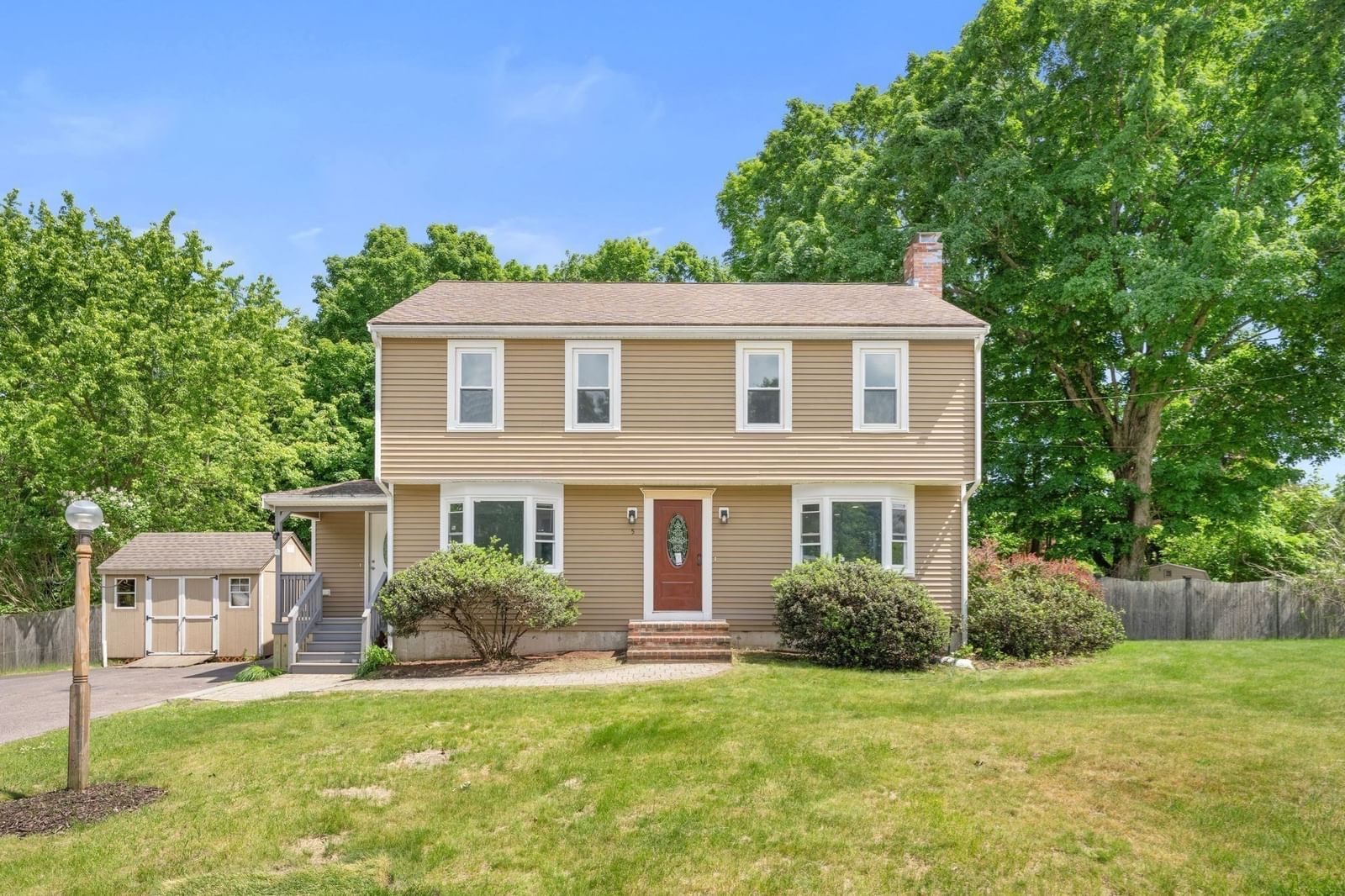 Property at 5 Tuckoosa Cir, Bridgewater, MA 02324