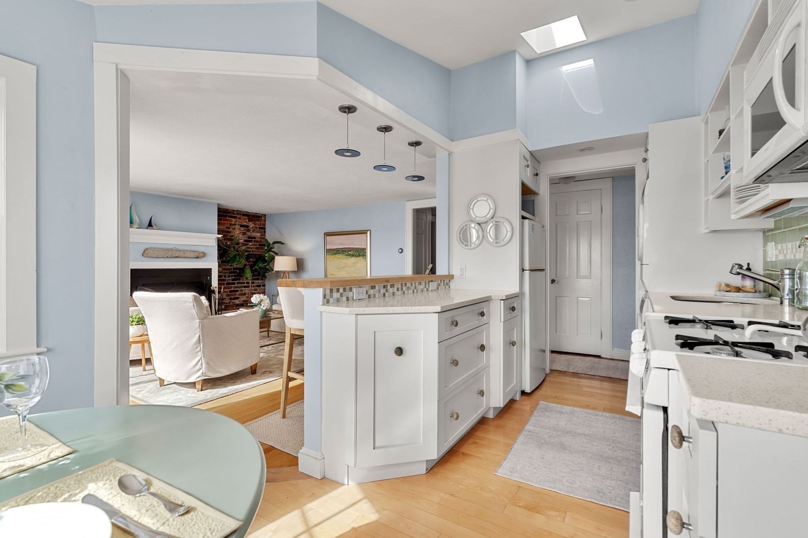 3 Cliff Street #C Marblehead — Photo 14 of 38