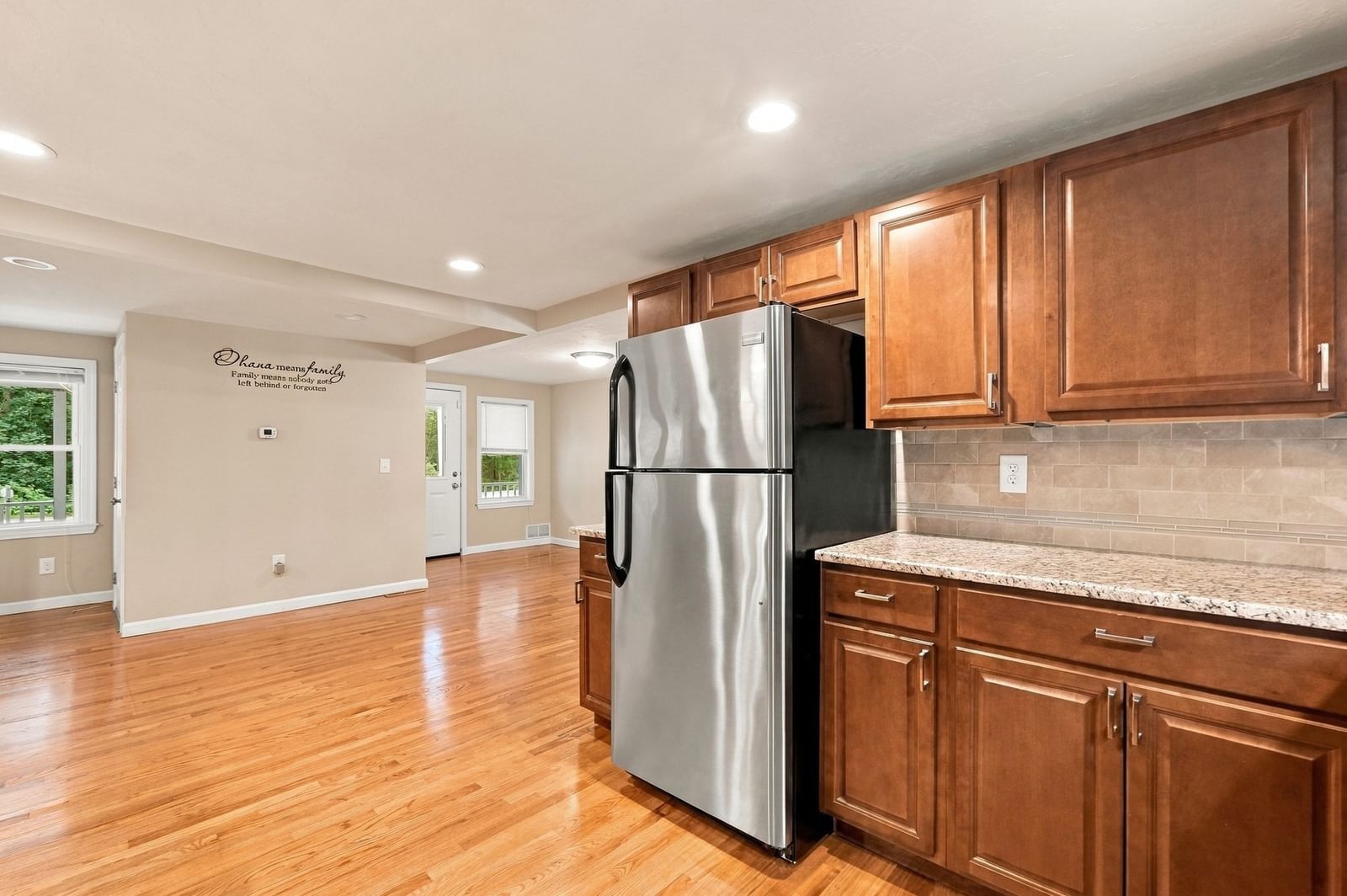181 Dwelley St Pembroke — Photo 14 of 42