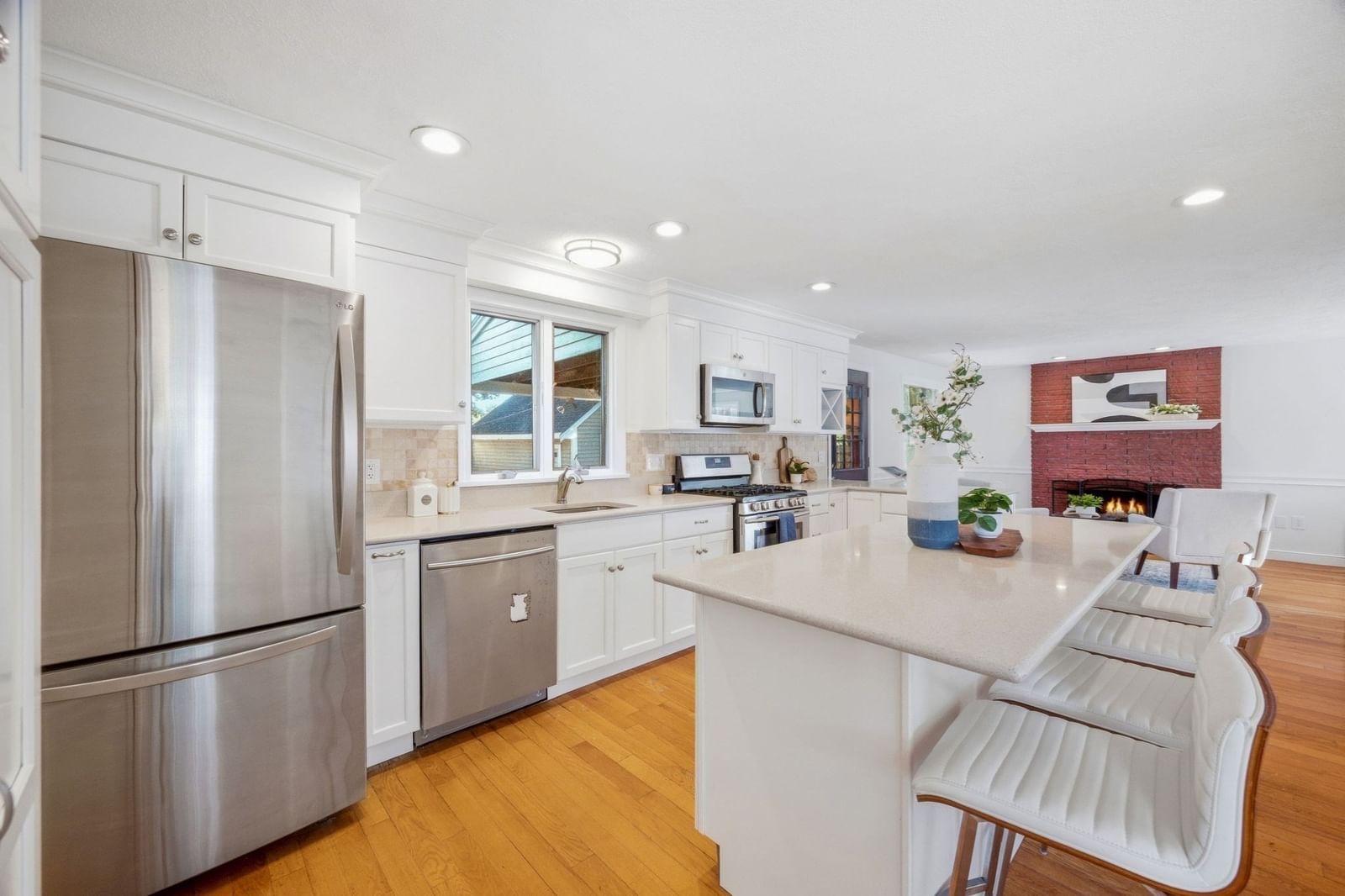 31 Ellison Park Waltham — Photo 6 of 28