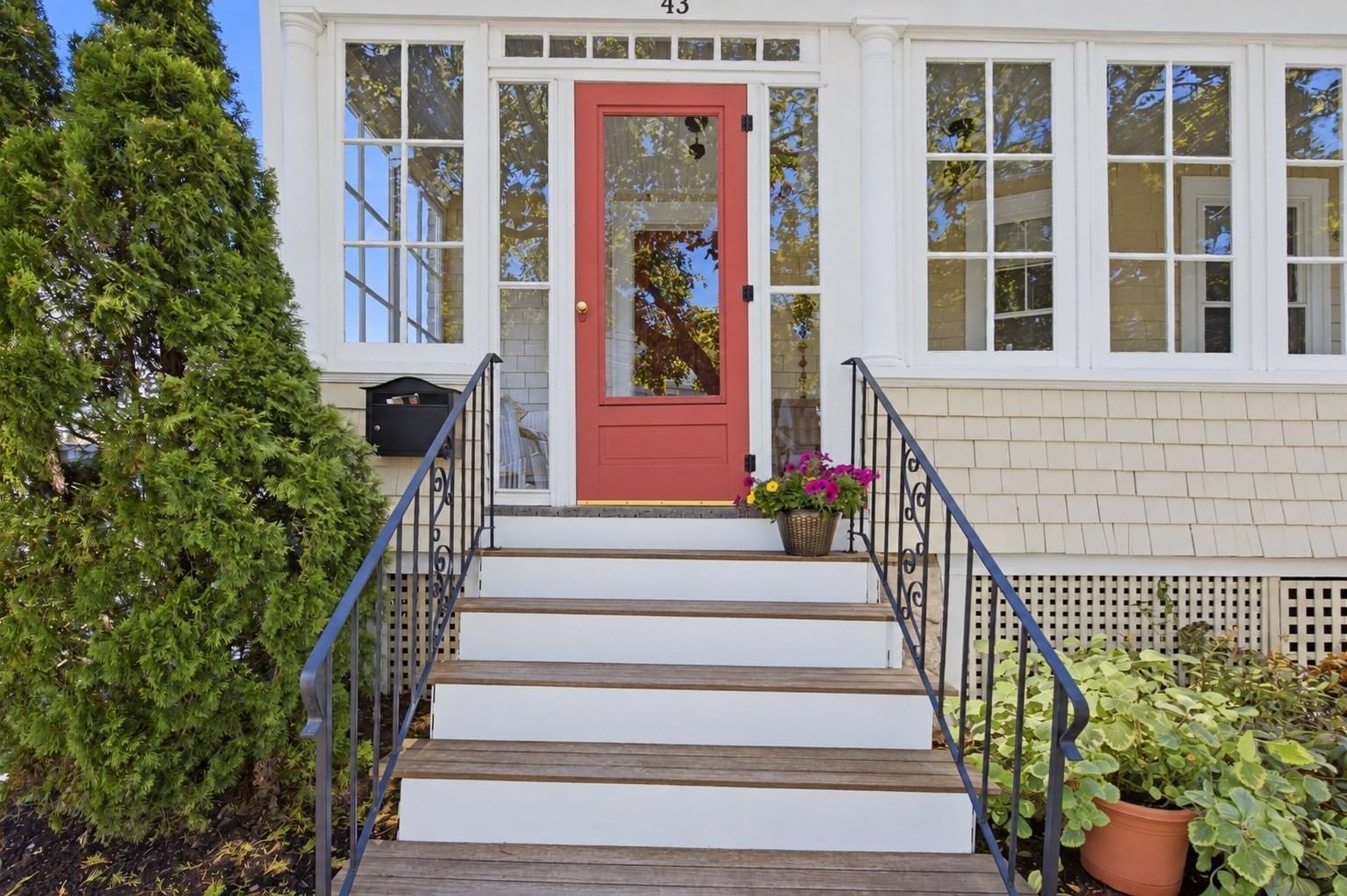 43 Ruby Avenue Marblehead — Photo 4 of 39