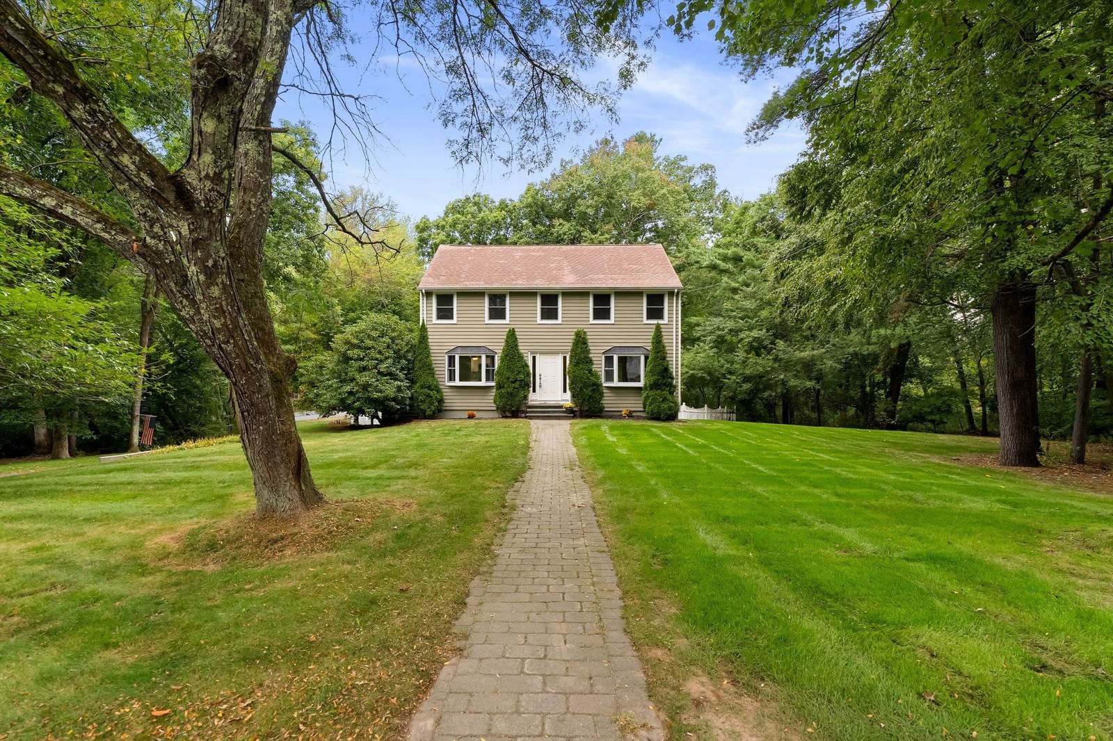 1 Nottingham Dr Raynham — Photo 2 of 42