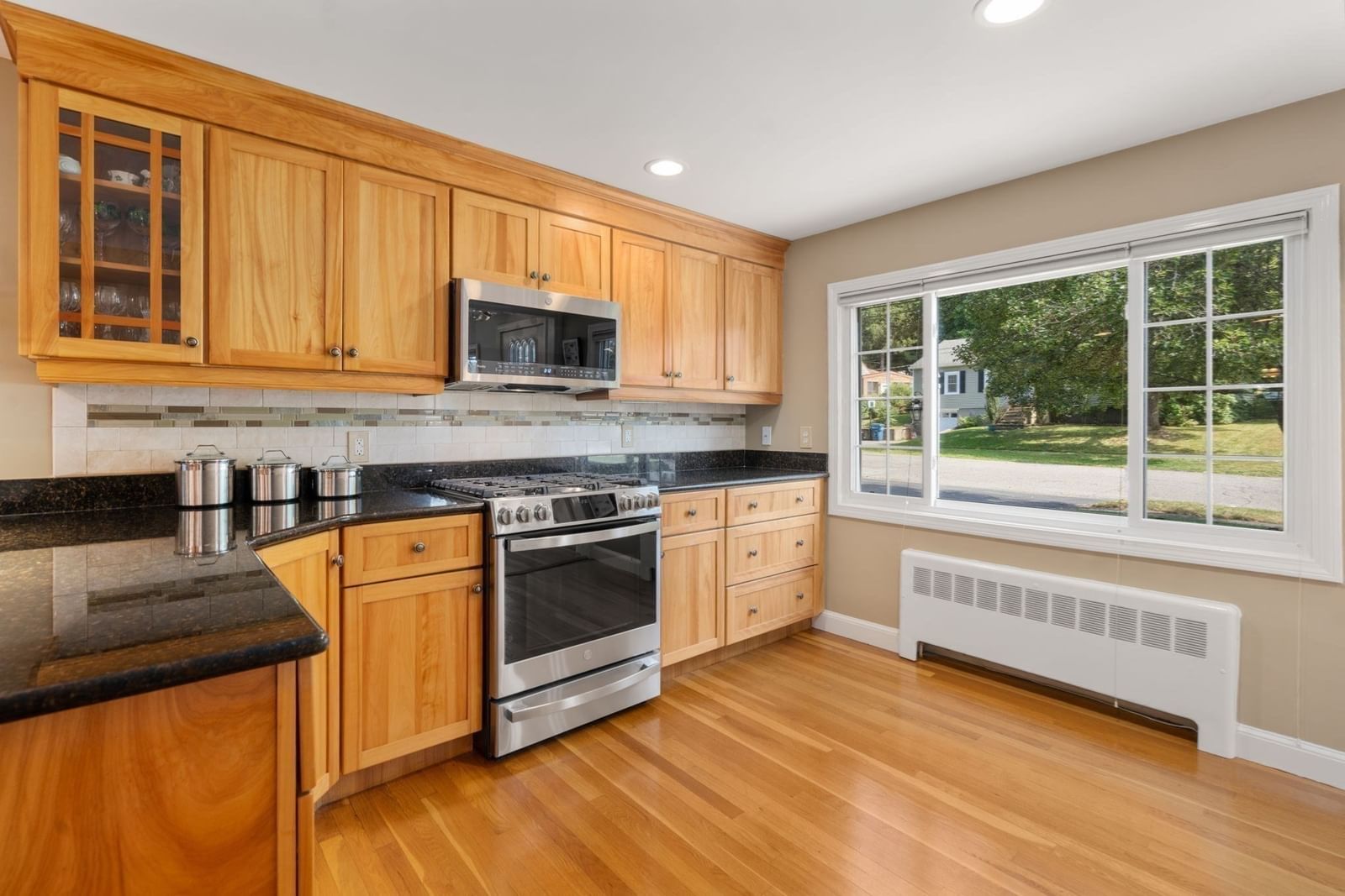 7 Cape Cod Ln Canton — Photo 3 of 33