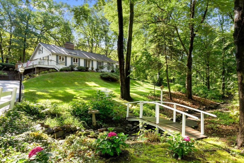 6 Bruce Road