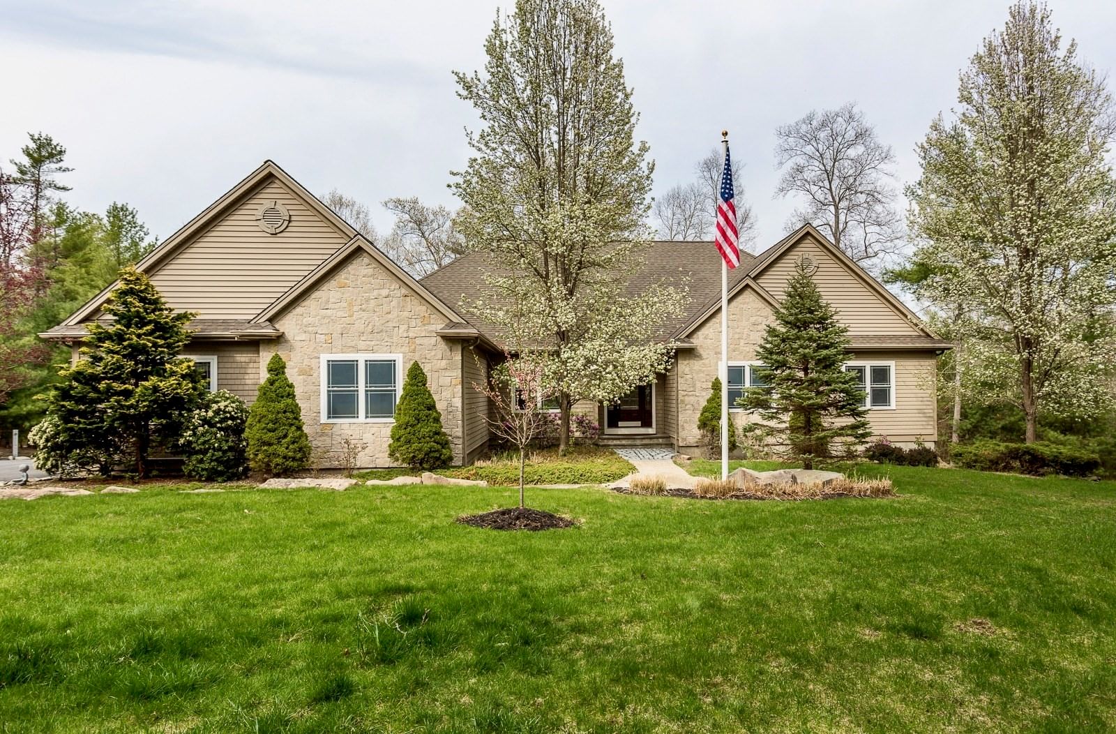 10 Anderson Way Lakeville — Photo 2 of 42