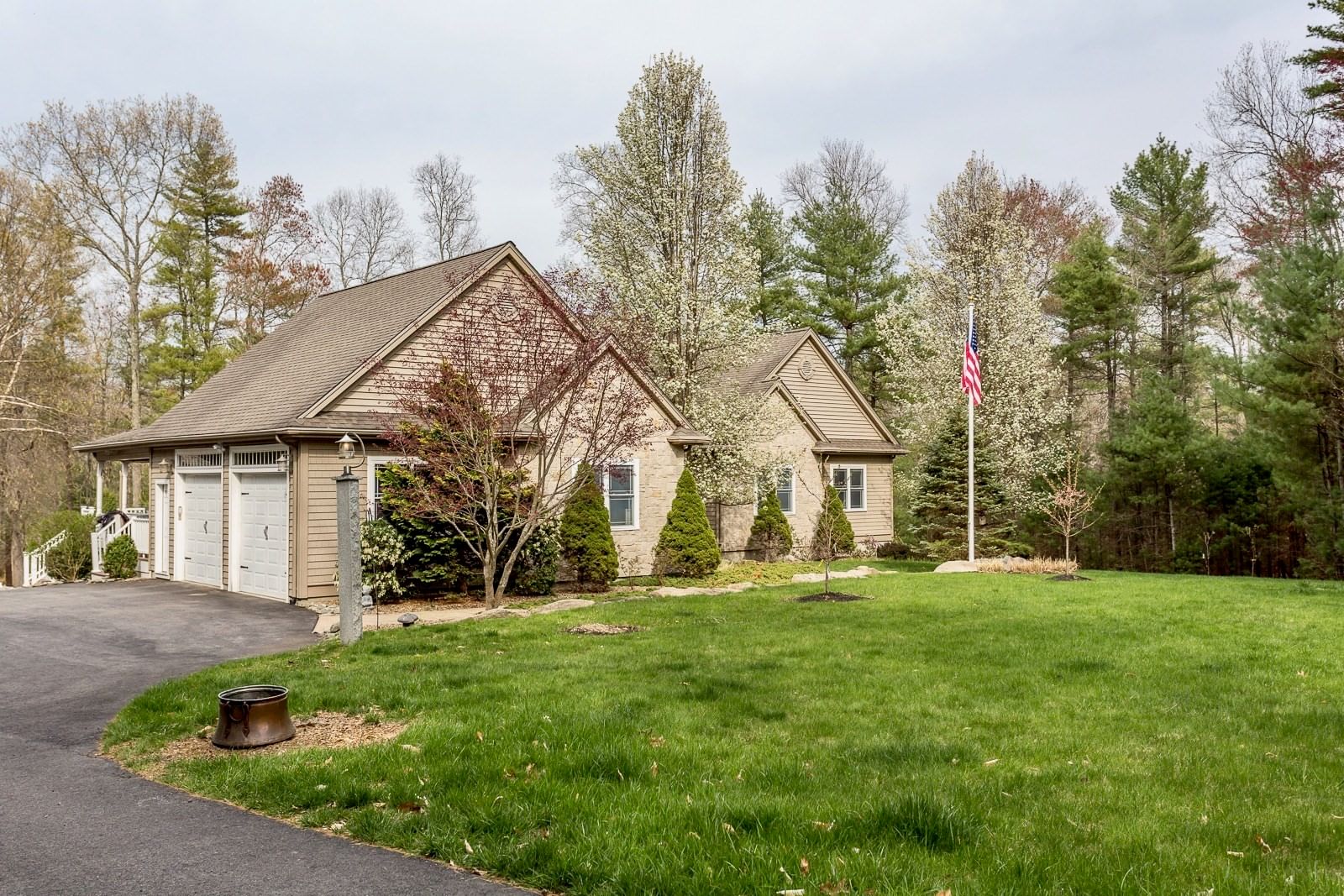 10 Anderson Way Lakeville — Photo 3 of 42