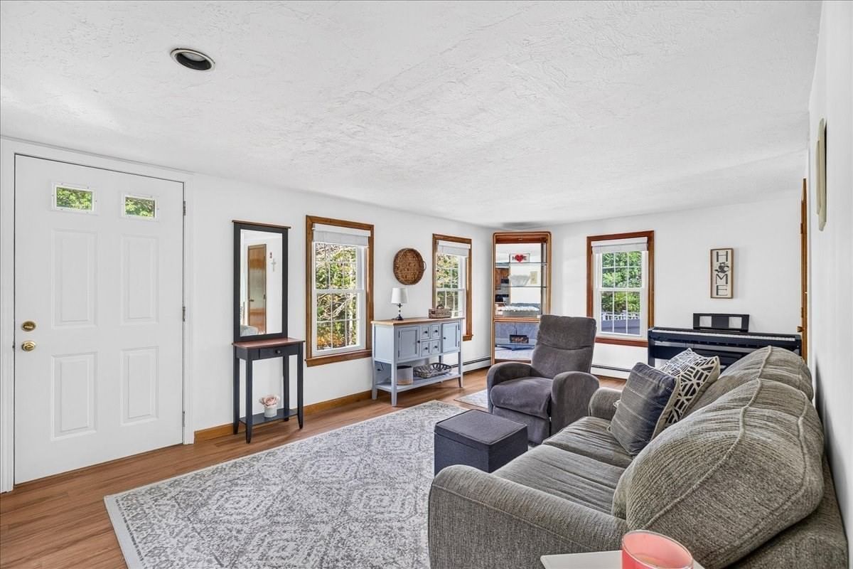 33 White Horse Rd Plymouth — Photo 10 of 37