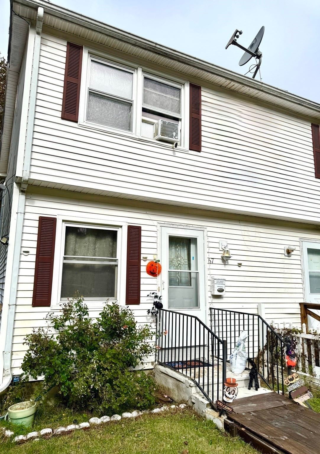 67 Everard St Worcester — Photo 2 of 21
