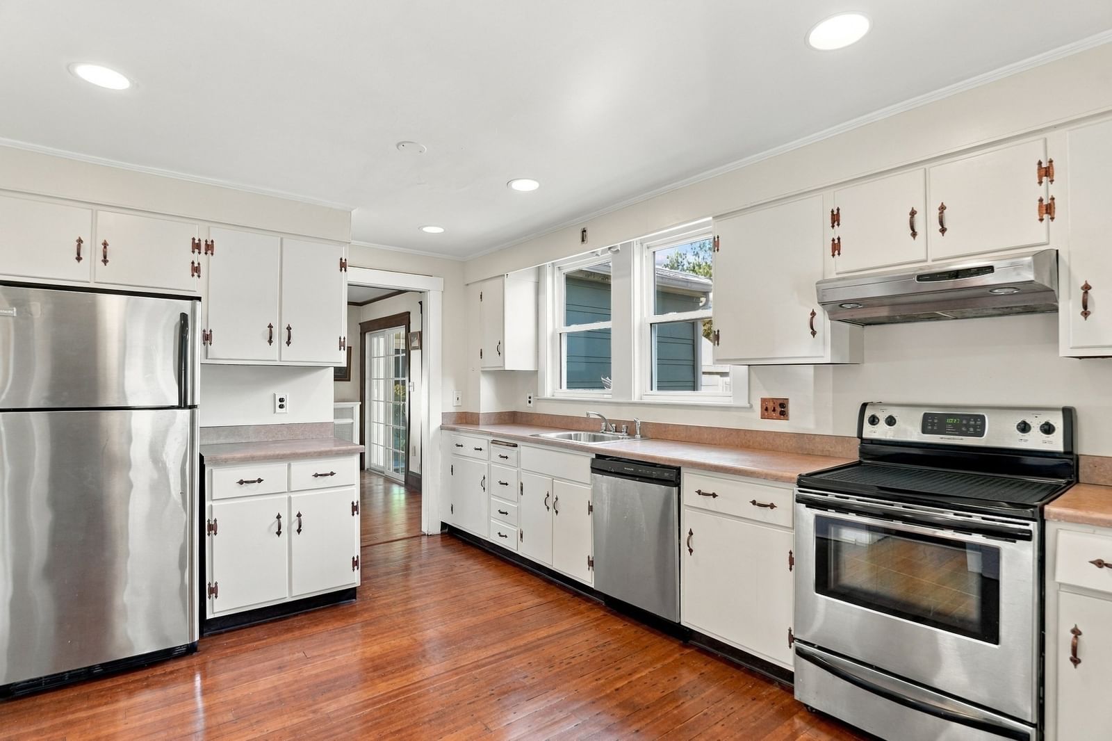 4 Henry Avenue Woburn — Photo 11 of 38