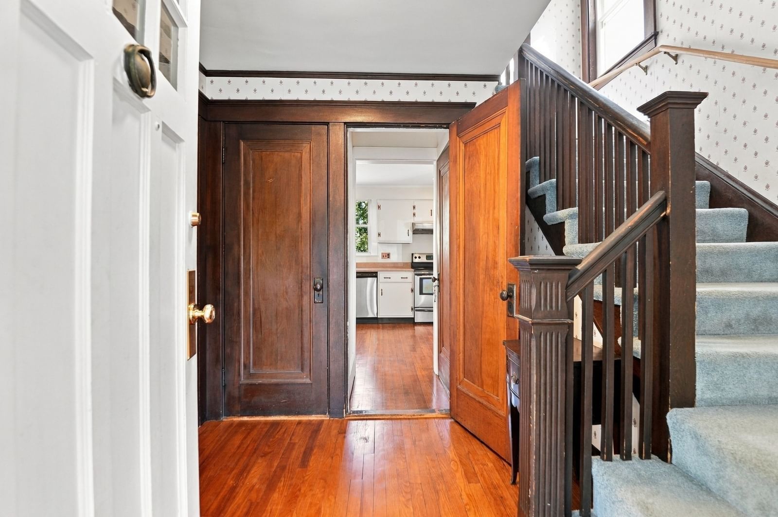 4 Henry Avenue Woburn — Photo 3 of 38