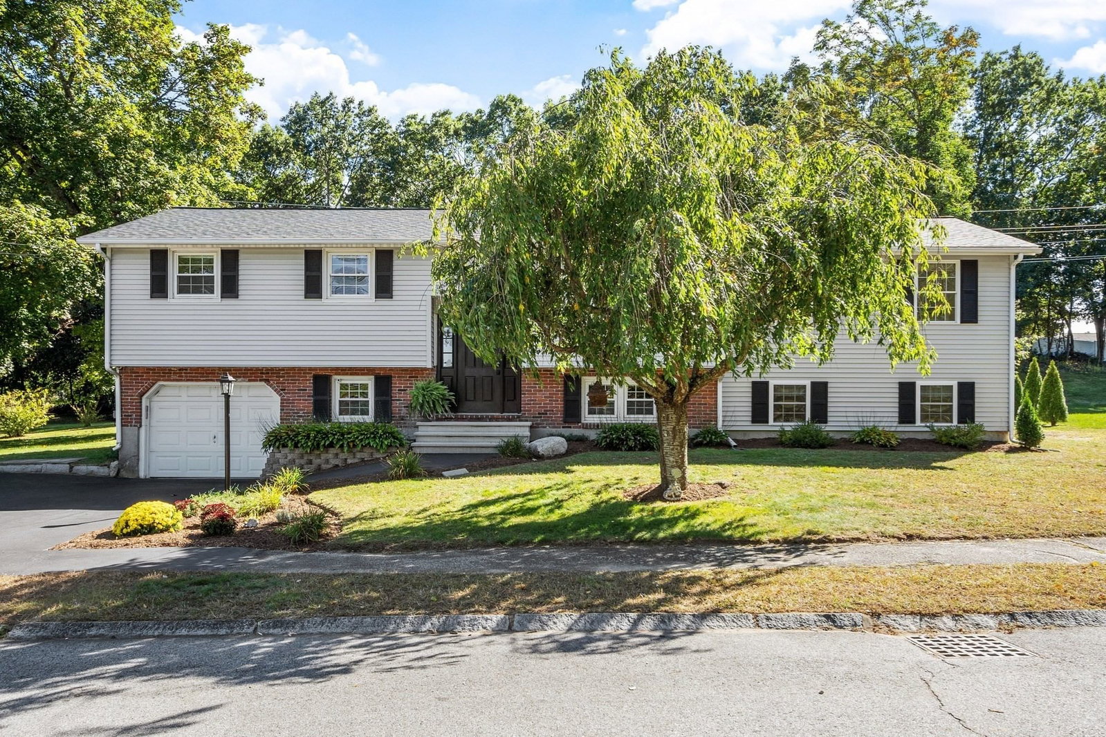 Property at 9 Dawn Drive, Chelmsford, MA 01824