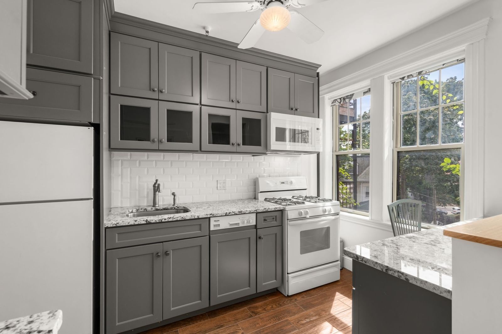 72 Strathmore #7B Boston — Photo 2 of 12